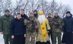 У зоні АТО священики передали бійцям подарунки від св. Миколая.(ФОТО)